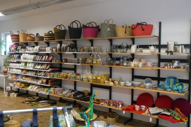 Lebensmittelsortiment im Eine-Welt-Laden