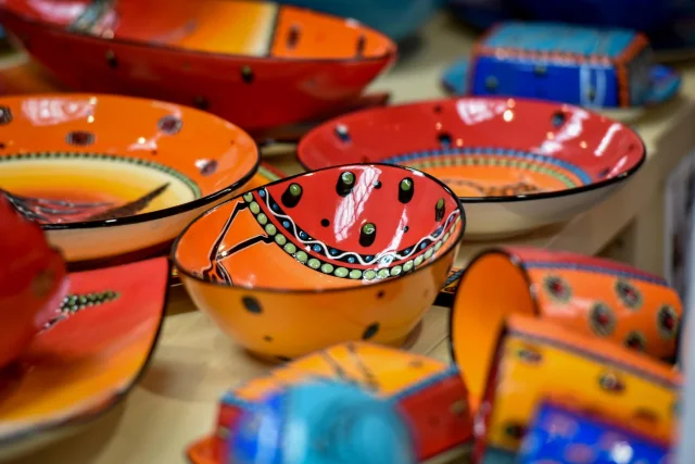 Kunstvolles Geschirr aus Südafrika