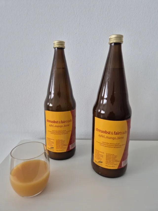 Apfel-Mango-Birnen-Saft Flasche