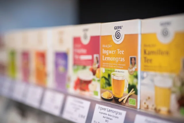 Weltläden bieten eine große Auswahl an Tee